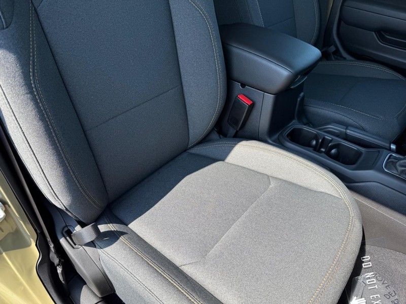 Jeep Wrangler Vehicle Full-screen Gallery Image 16