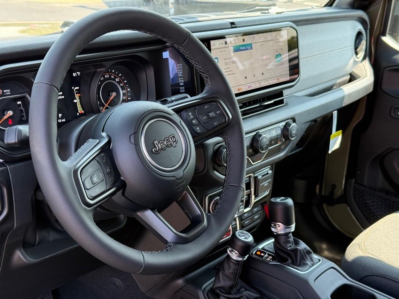 Jeep Wrangler Vehicle Full-screen Gallery Image 19