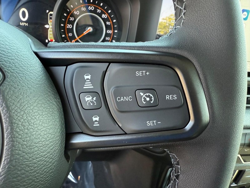 Jeep Wrangler Vehicle Full-screen Gallery Image 21