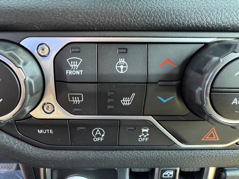 Jeep Wrangler Vehicle Full-screen Gallery Image 23