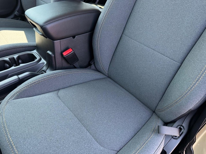 Jeep Wrangler Vehicle Full-screen Gallery Image 31