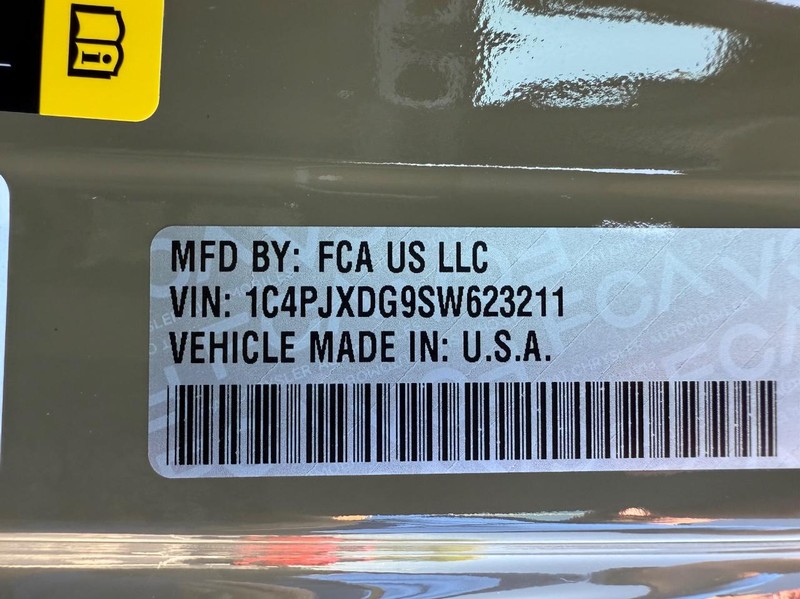 Jeep Wrangler Vehicle Full-screen Gallery Image 32