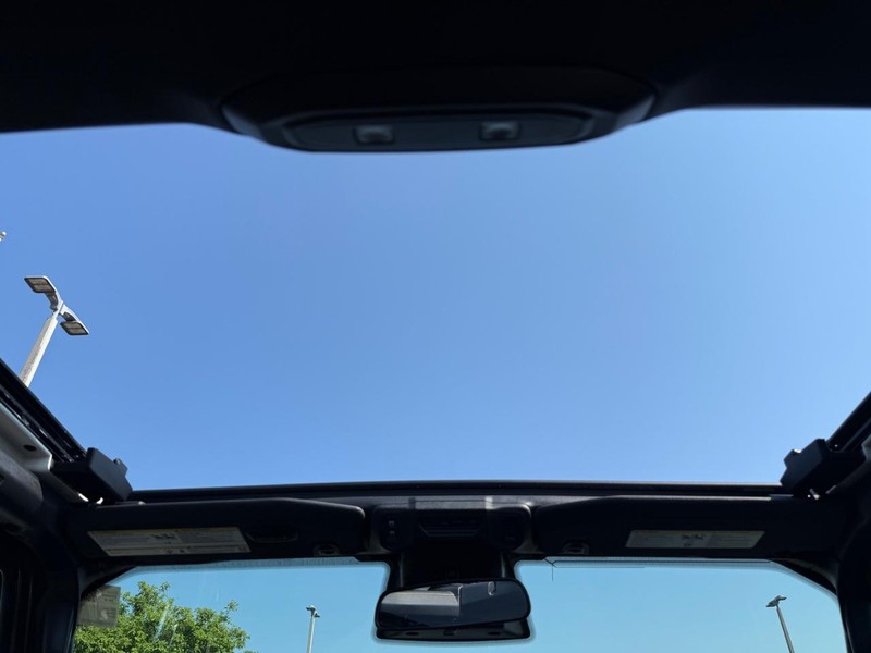 Jeep Wrangler Vehicle Full-screen Gallery Image 13