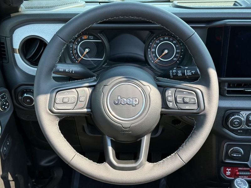 Jeep Wrangler Vehicle Full-screen Gallery Image 15