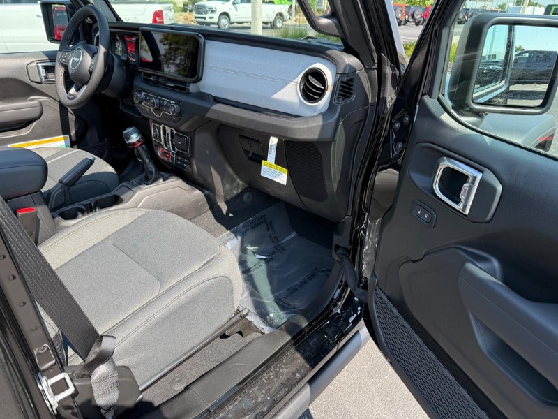 Jeep Wrangler Vehicle Full-screen Gallery Image 16