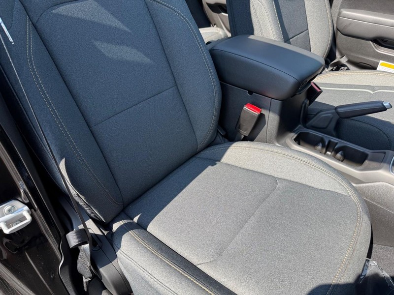 Jeep Wrangler Vehicle Full-screen Gallery Image 17