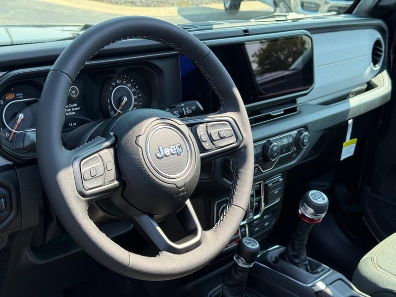 Jeep Wrangler Vehicle Full-screen Gallery Image 20