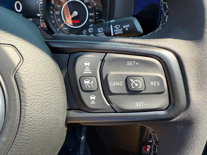 Jeep Wrangler Vehicle Full-screen Gallery Image 22