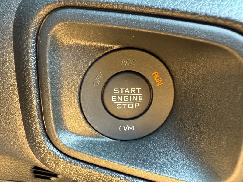 Jeep Wrangler Vehicle Full-screen Gallery Image 23