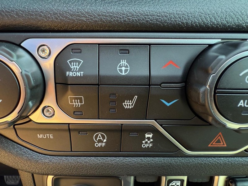 Jeep Wrangler Vehicle Full-screen Gallery Image 24