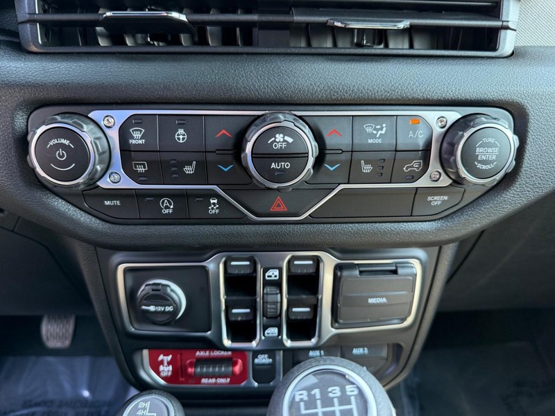 Jeep Wrangler Vehicle Full-screen Gallery Image 27