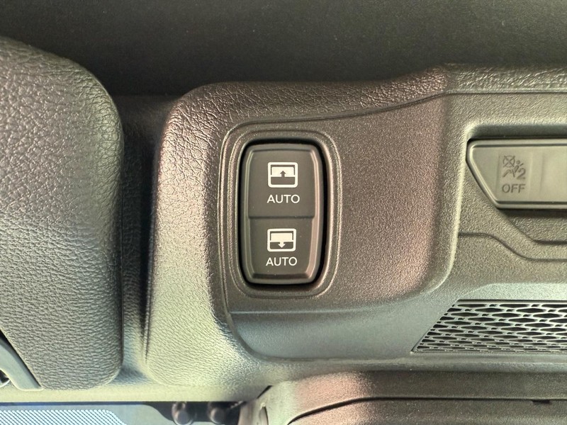 Jeep Wrangler Vehicle Full-screen Gallery Image 30