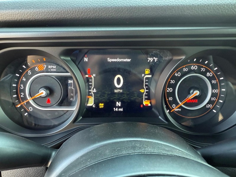 Jeep Wrangler Vehicle Full-screen Gallery Image 31