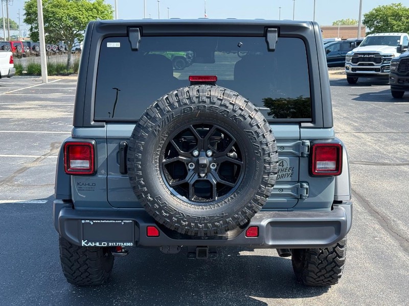 Jeep Wrangler Vehicle Full-screen Gallery Image 4