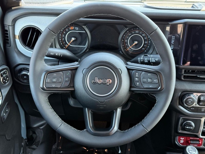 Jeep Wrangler Vehicle Full-screen Gallery Image 14