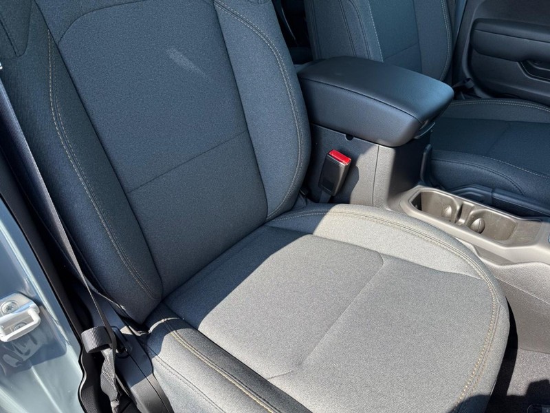 Jeep Wrangler Vehicle Full-screen Gallery Image 16