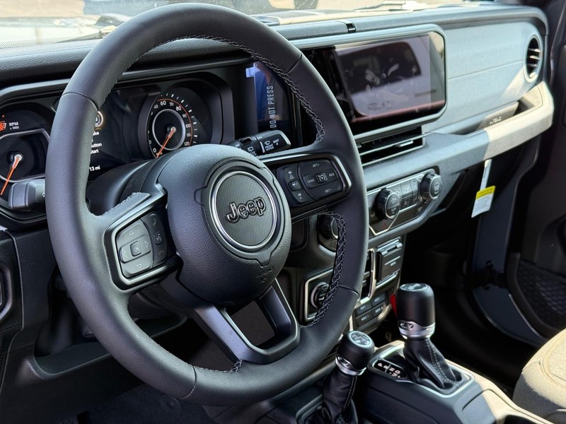 Jeep Wrangler Vehicle Full-screen Gallery Image 19