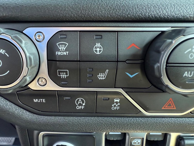 Jeep Wrangler Vehicle Full-screen Gallery Image 23