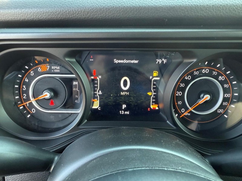 Jeep Wrangler Vehicle Full-screen Gallery Image 29