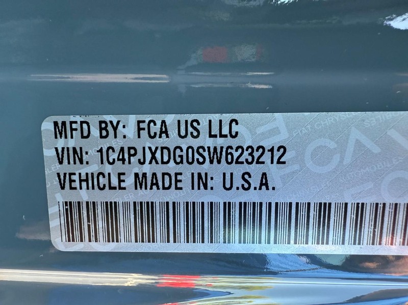 Jeep Wrangler Vehicle Full-screen Gallery Image 32