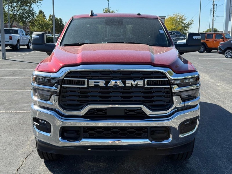 Ram 2500 Vehicle Full-screen Gallery Image 9
