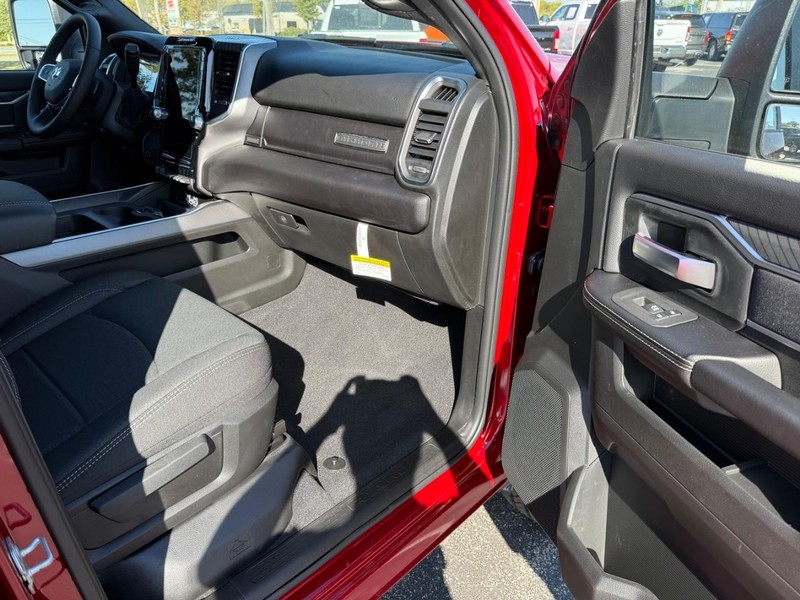 Ram 2500 Vehicle Full-screen Gallery Image 14