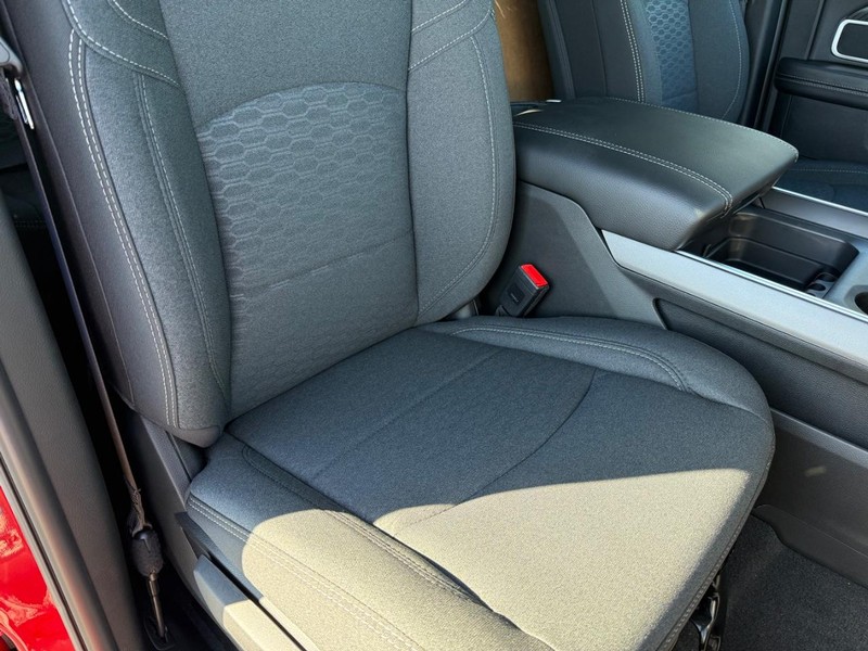 Ram 2500 Vehicle Full-screen Gallery Image 15