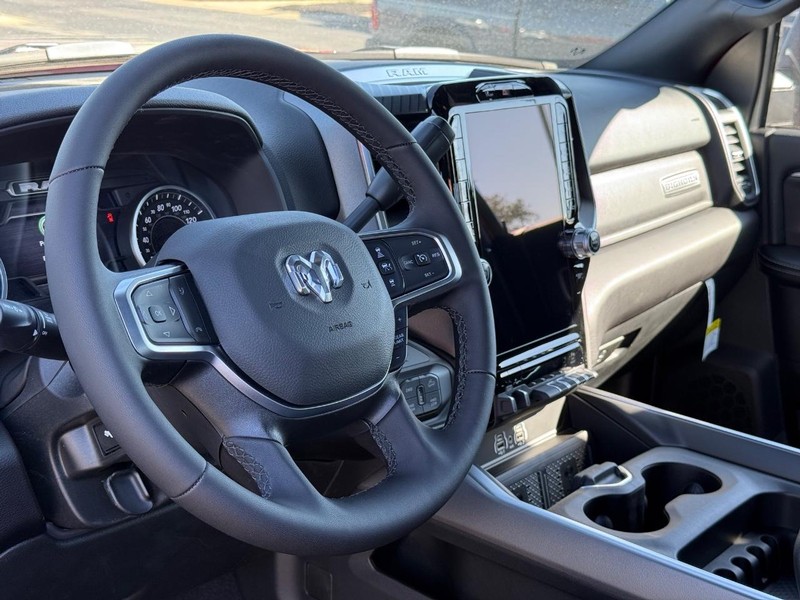 Ram 2500 Vehicle Full-screen Gallery Image 18