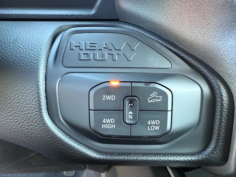 Ram 2500 Vehicle Full-screen Gallery Image 22