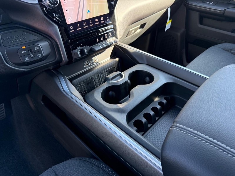 Ram 2500 Vehicle Full-screen Gallery Image 25