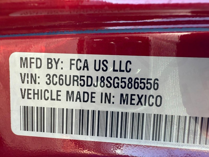 Ram 2500 Vehicle Full-screen Gallery Image 30