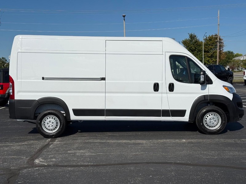 Ram ProMaster Cargo Van Vehicle Full-screen Gallery Image 2