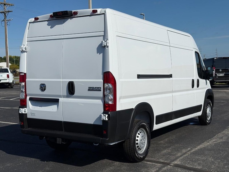 Ram ProMaster Cargo Van Vehicle Full-screen Gallery Image 3
