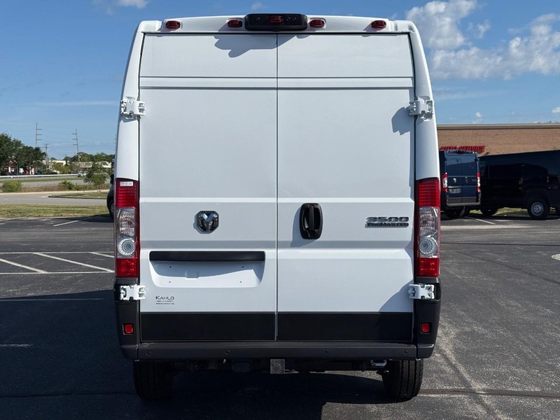 Ram ProMaster Cargo Van Vehicle Full-screen Gallery Image 4