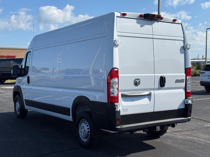 Ram ProMaster Cargo Van Vehicle Full-screen Gallery Image 5