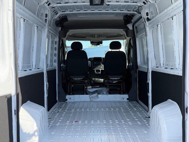 Ram ProMaster Cargo Van Vehicle Full-screen Gallery Image 7