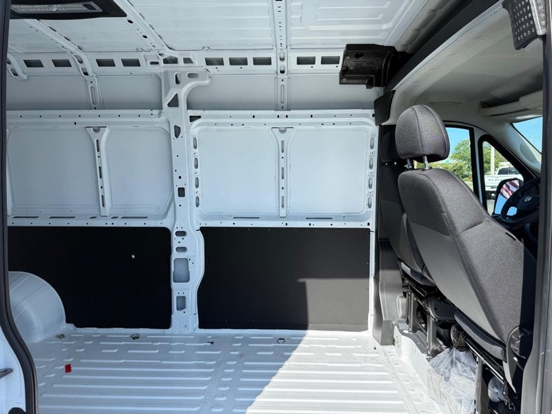 Ram ProMaster Cargo Van Vehicle Full-screen Gallery Image 10