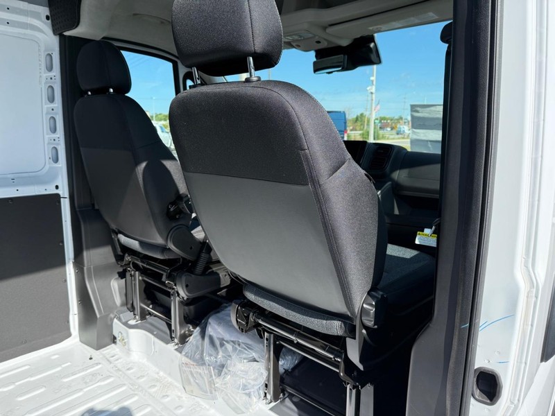 Ram ProMaster Cargo Van Vehicle Full-screen Gallery Image 11