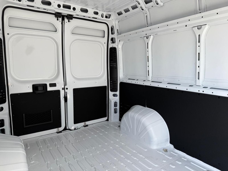 Ram ProMaster Cargo Van Vehicle Full-screen Gallery Image 12