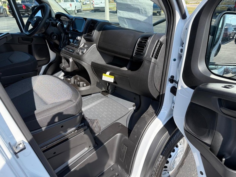 Ram ProMaster Cargo Van Vehicle Full-screen Gallery Image 15