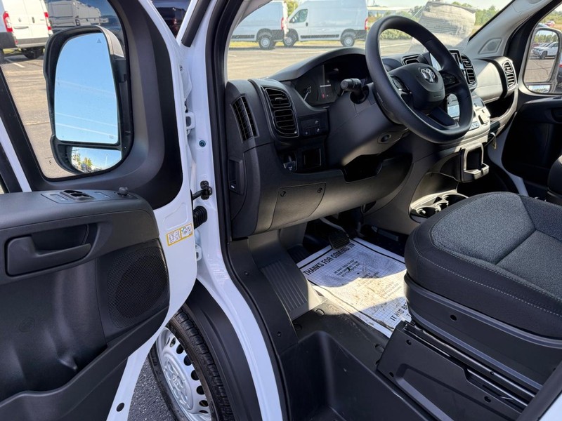 Ram ProMaster Cargo Van Vehicle Full-screen Gallery Image 17