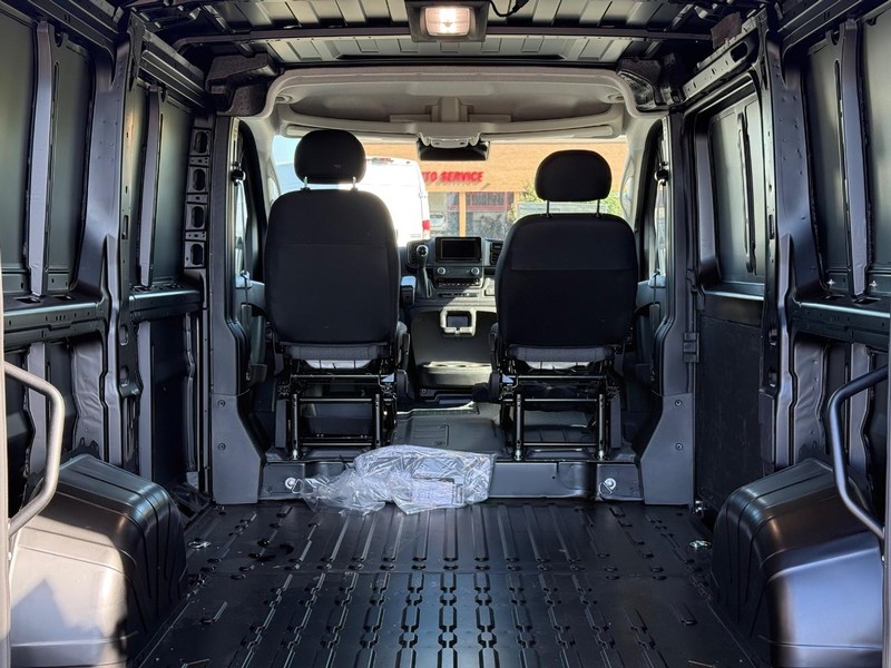 Ram ProMaster Cargo Van Vehicle Full-screen Gallery Image 7