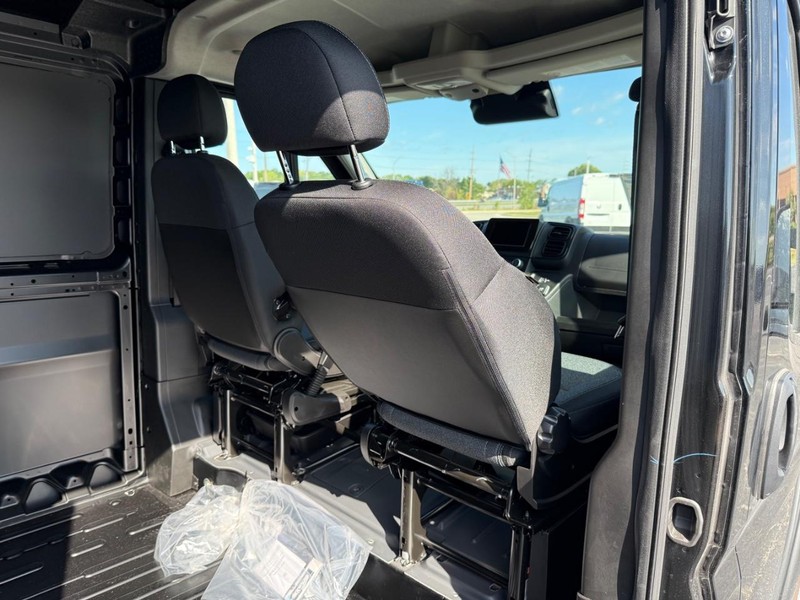 Ram ProMaster Cargo Van Vehicle Full-screen Gallery Image 11