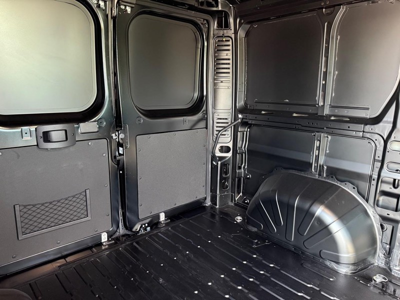 Ram ProMaster Cargo Van Vehicle Full-screen Gallery Image 12