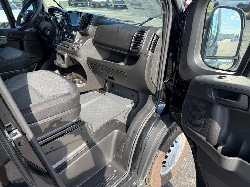 Ram ProMaster Cargo Van Vehicle Full-screen Gallery Image 15
