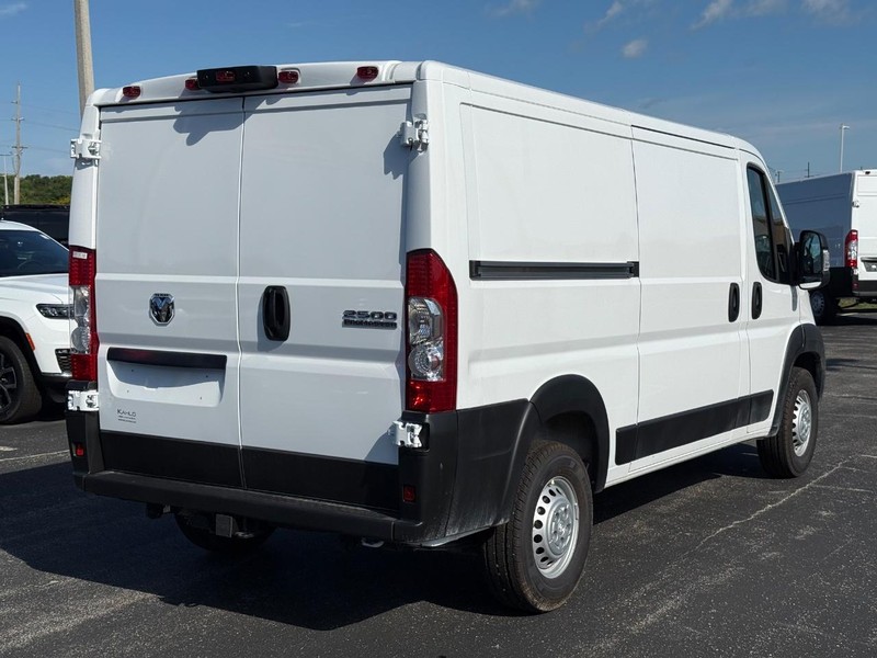 Ram ProMaster Cargo Van Vehicle Full-screen Gallery Image 3