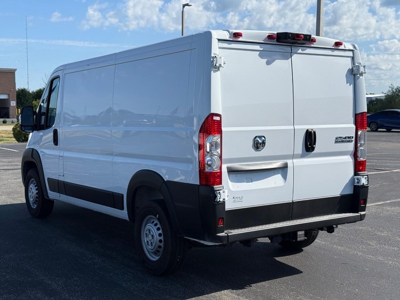 Ram ProMaster Cargo Van Vehicle Full-screen Gallery Image 5
