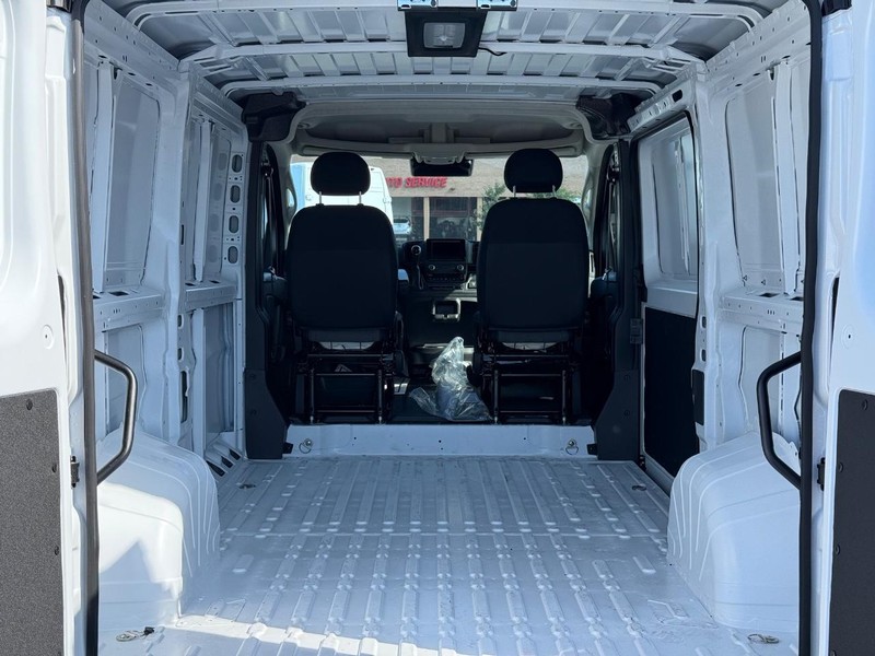 Ram ProMaster Cargo Van Vehicle Full-screen Gallery Image 7