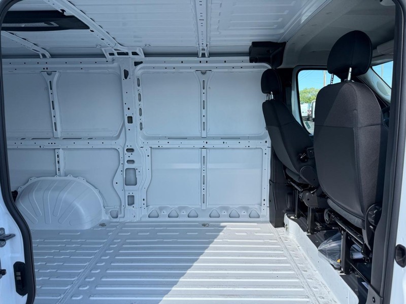 Ram ProMaster Cargo Van Vehicle Full-screen Gallery Image 10