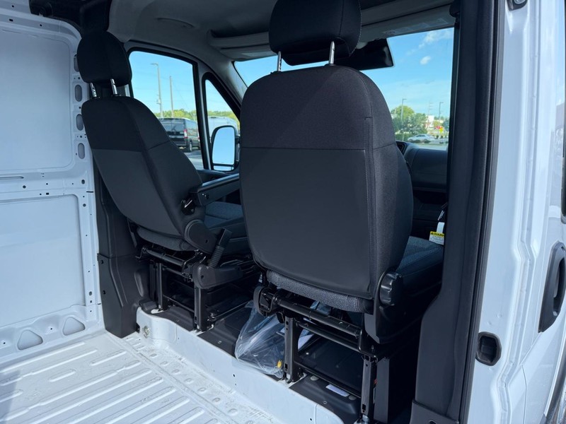 Ram ProMaster Cargo Van Vehicle Full-screen Gallery Image 11